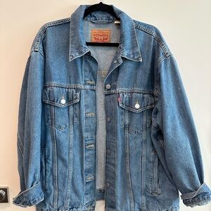 Levi’s Denim jacket Wms Large (fits oversized)